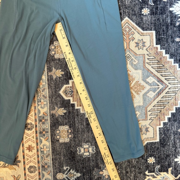 Athleta Salutation Stash Pocket II Capri Riviera Blue Women’s Size Small - Picture 7 of 7